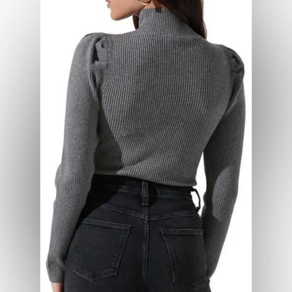 ASTR THE LABEL Front Cutout Sexy Gray Ribbed Bodysuit Size Small EUC Stretch - Picture 5 of 7